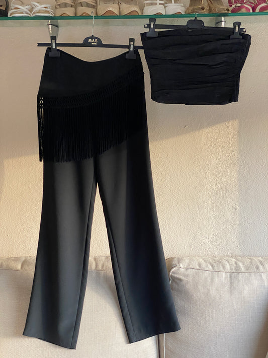 Set de pantalón en crepé con flecos y top de seda plisado