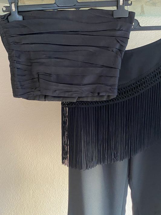 Set de pantalón en crepé con flecos y top de seda plisado